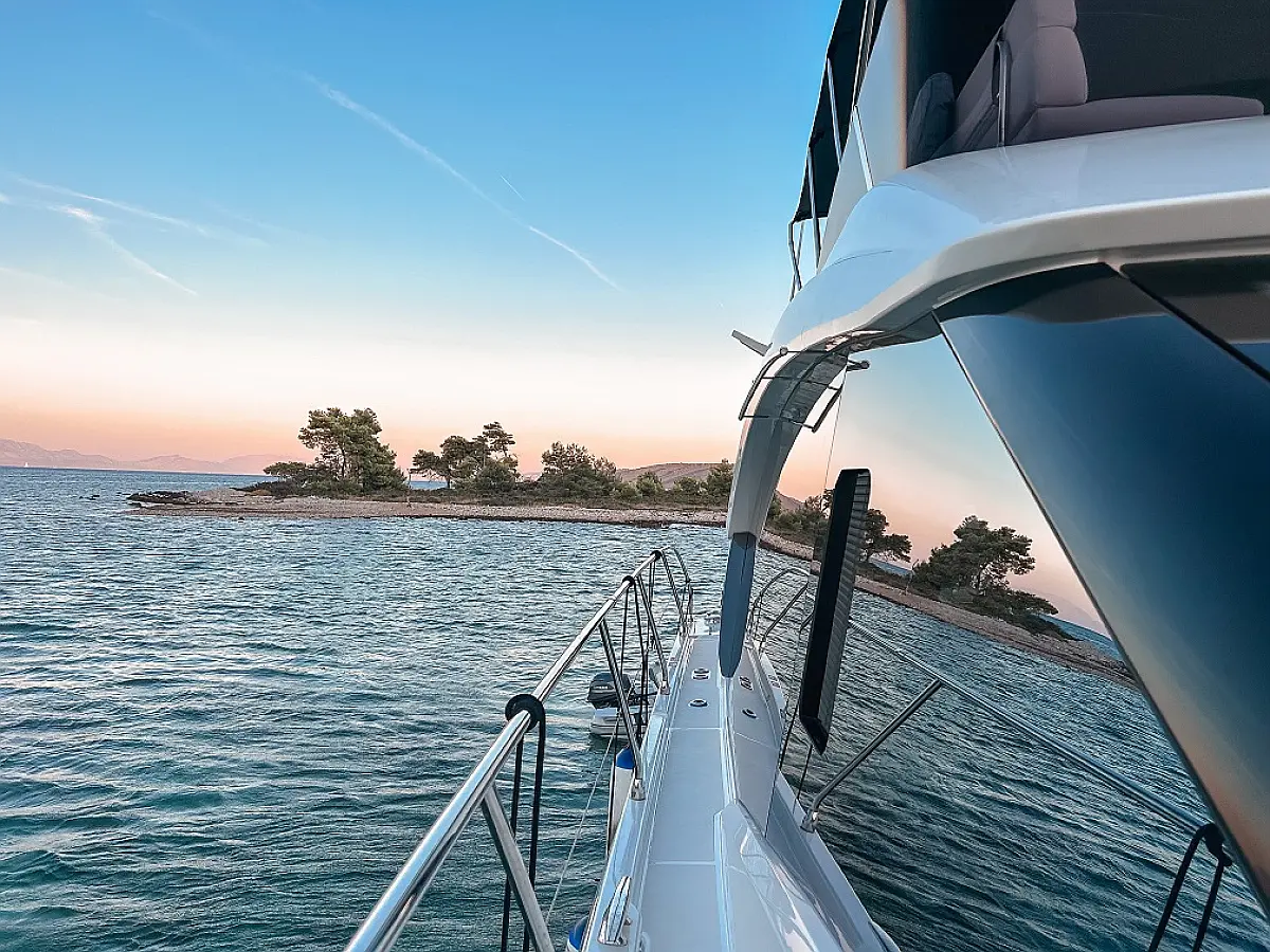 Monte Carlo 52 'Nora' featured