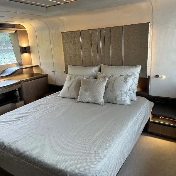 Galeon 680 Fly 'PARADISE' (Skippered Motor Yacht) (12)