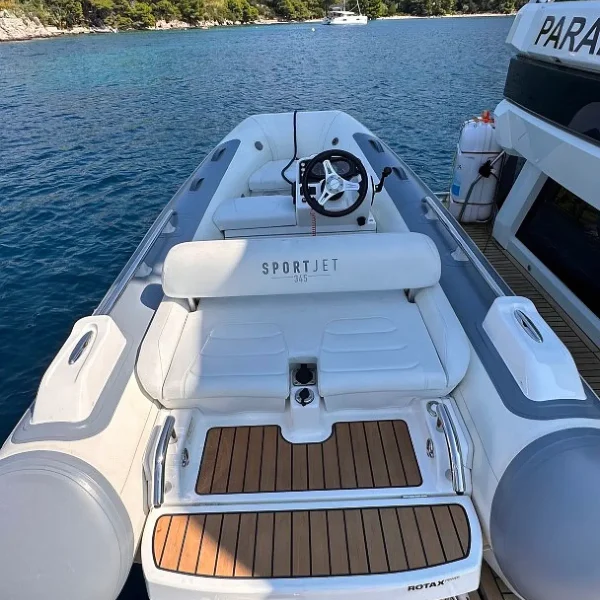 Galeon 680 Fly 'PARADISE' (Skippered Motor Yacht) (22)