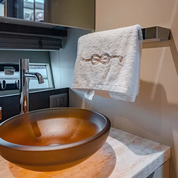 Sessa Fly 48 'Supernova' (13)