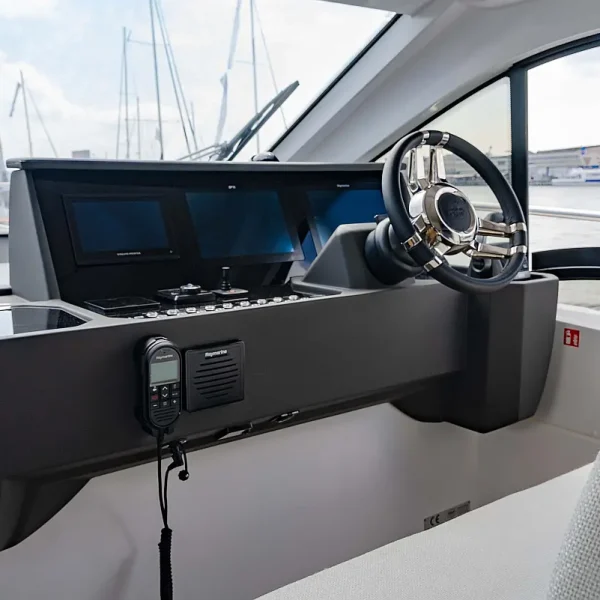 Sessa Fly 48 'Supernova' (7)